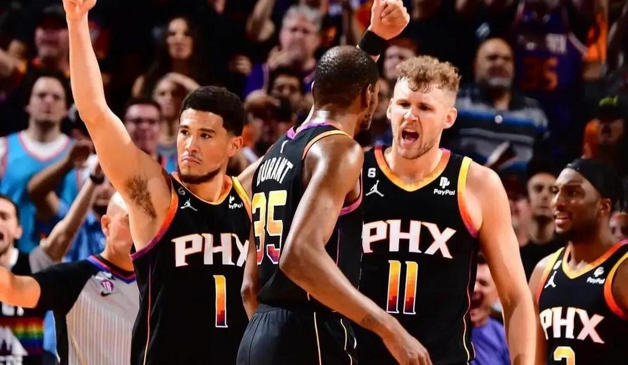 里程碑夜!迈阿密热火完成体检,NBA常规赛冲刺阶段刷纪录,管理层满意,团队化学反应显著的简单介绍 里程碑夜!迈阿密热火完成体检,NBA常规赛冲刺阶段刷纪录,管理层满意,团队化学反应显著的简单介绍