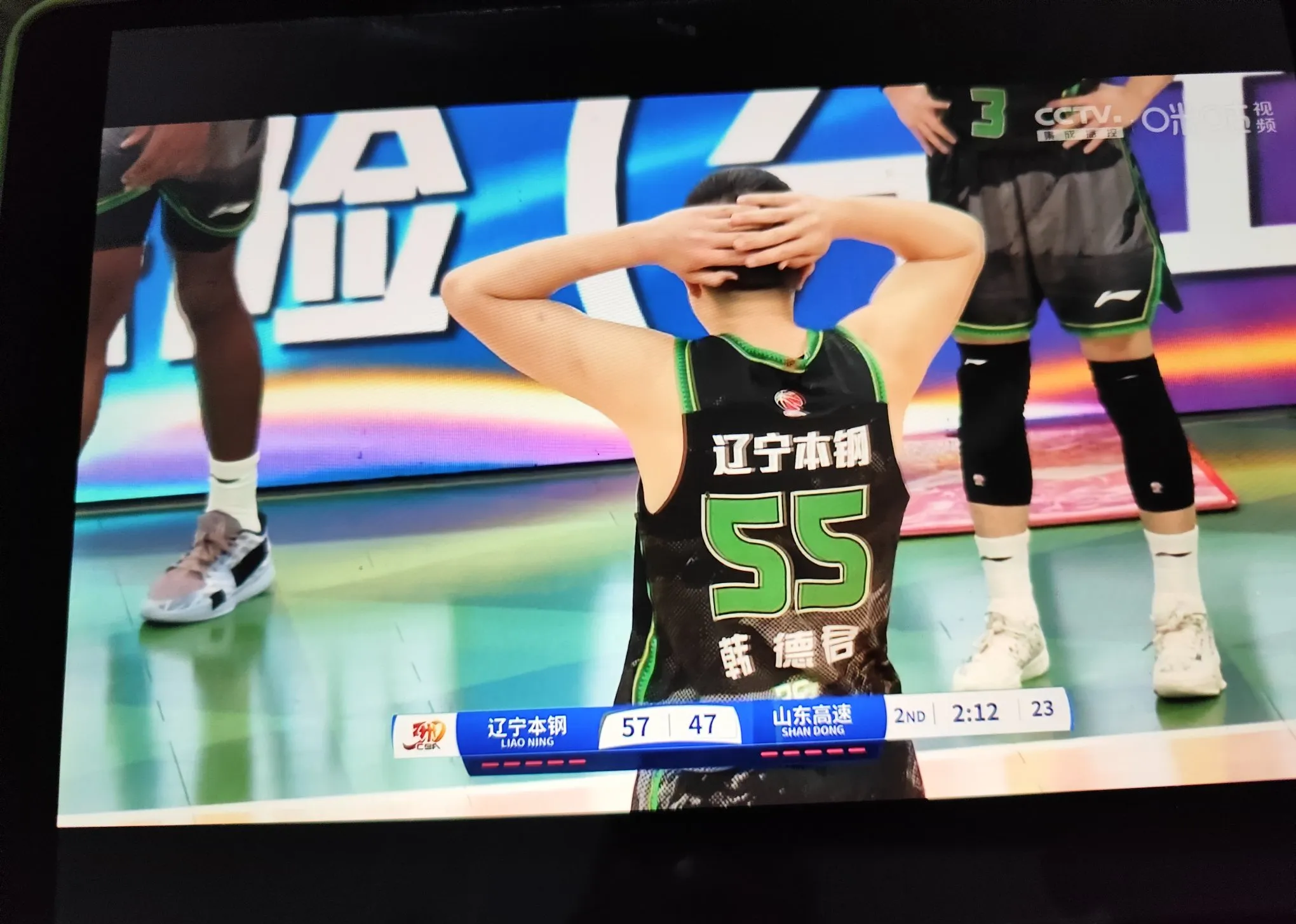 今晨山东男篮备战欧联,止住颓势细节曝光,质疑声仍在,年轻球员得到机会的简单介绍 今晨山东男篮备战欧联,止住颓势细节曝光,质疑声仍在,年轻球员得到机会的简单介绍