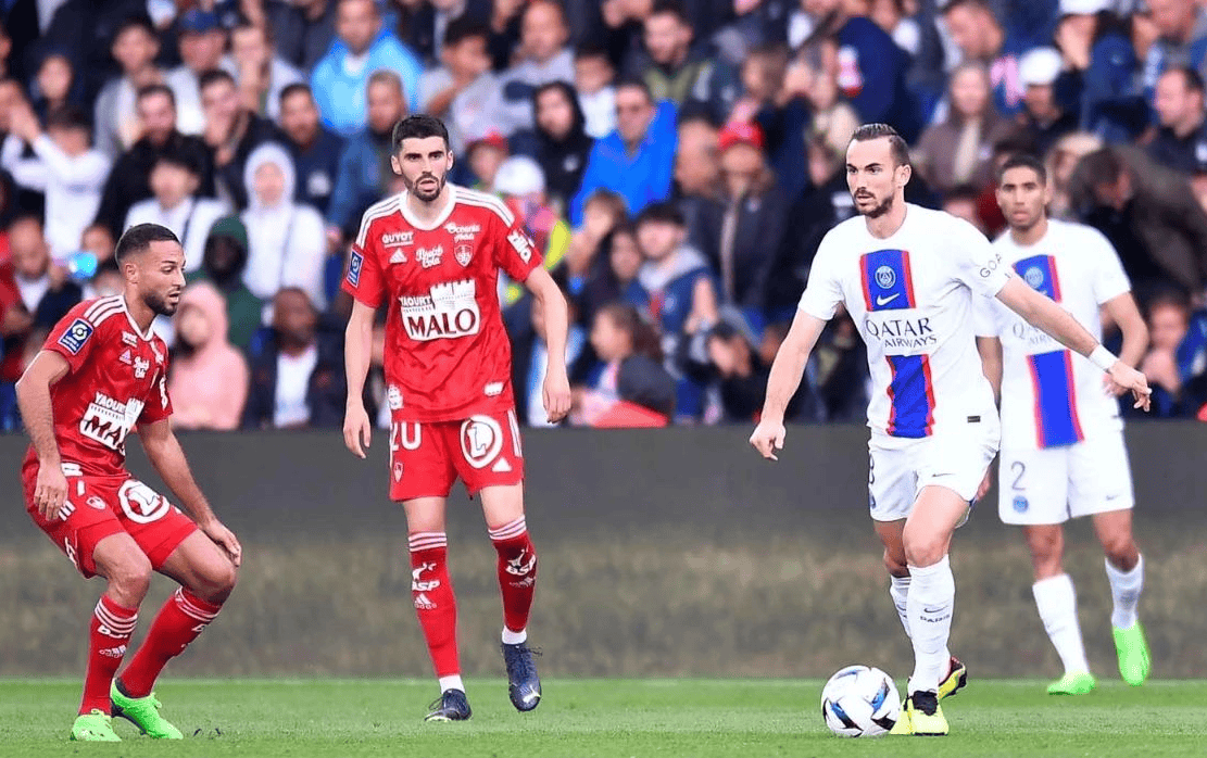 转折点埃因霍温单刀错失;法甲赛前攻防权衡;信心回归;更衣室氛围转暖 转折点埃因霍温单刀错失;法甲赛前攻防权衡;信心回归;更衣室氛围转暖