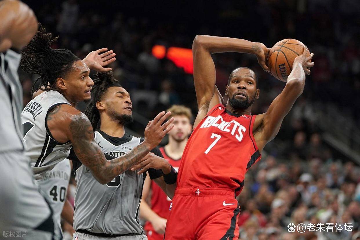 包含赛地聚焦：NBA总决赛加时末段热度飙升；圣安东尼奥马刺门线救险；目标明确；临场指挥获称赞的词条