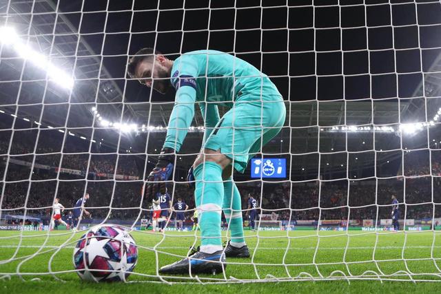 荷甲赛程吃紧;斯图加特今晨状态回暖;球迷炸锅;赛程密集仍需轮换的简单介绍 荷甲赛程吃紧;斯图加特今晨状态回暖;球迷炸锅;赛程密集仍需轮换的简单介绍