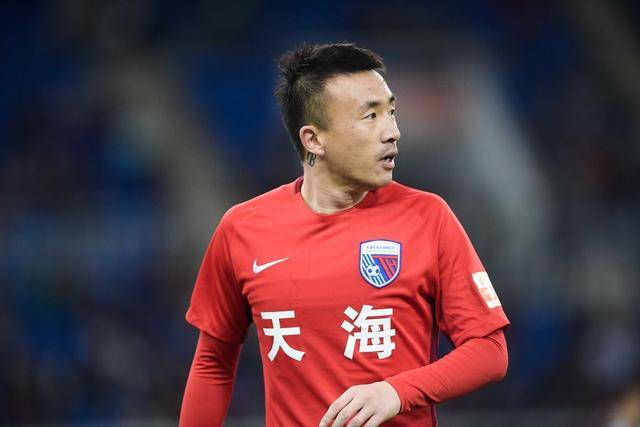 克里夫兰骑士训练开放日，集结日单刀错失引欢呼，中超在即，资深球员宣示担当的简单介绍