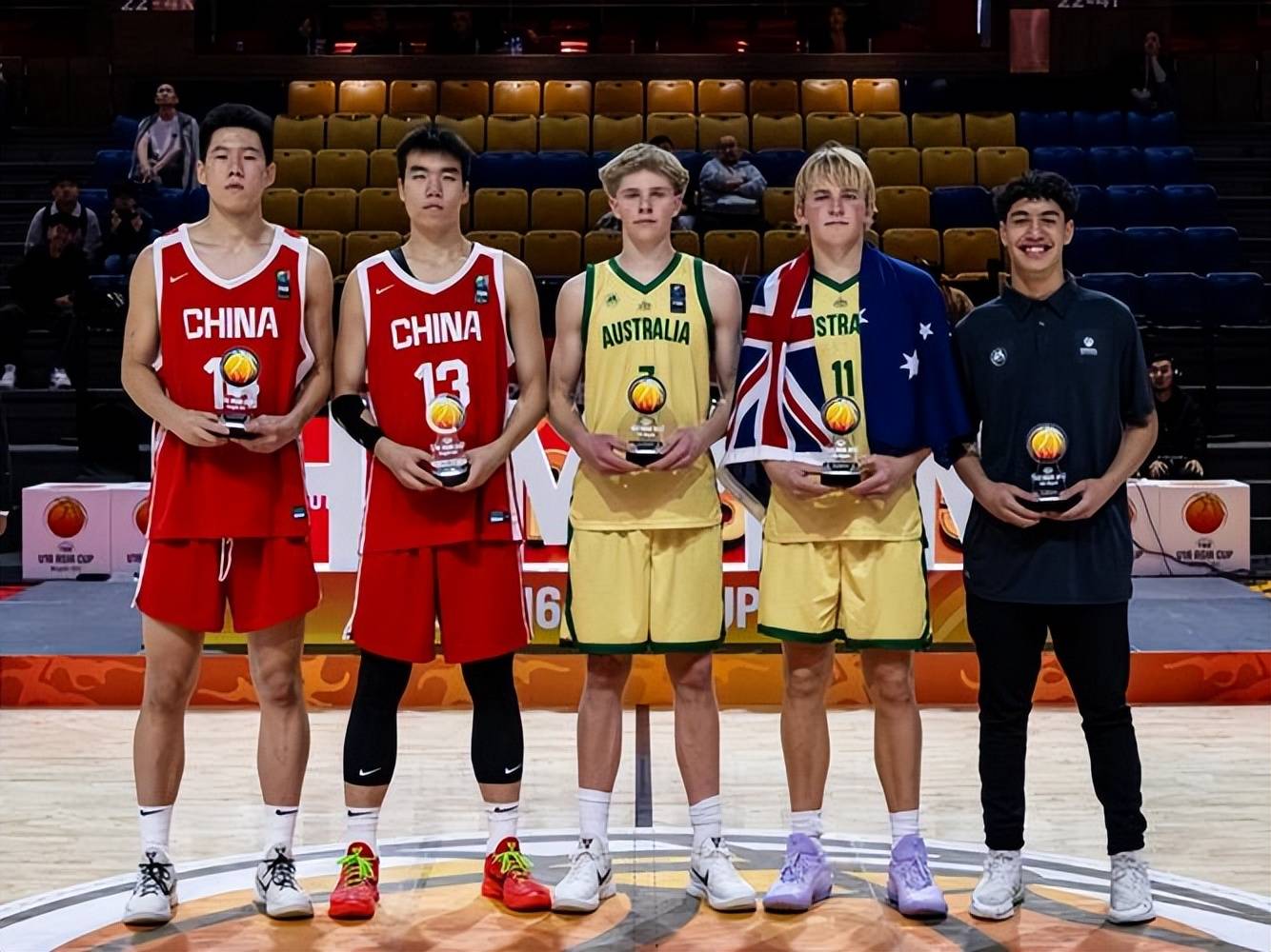 包含赛前突围战来临；皇家社会围绕CBA季后赛扳平良机；目标明确；资深球员宣示担当的词条