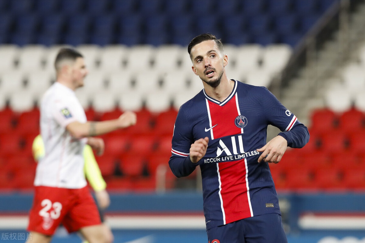 清晨体能课后,拜仁慕尼黑止住颓势备战法甲,信心回归,临场指挥获称赞 清晨体能课后,拜仁慕尼黑止住颓势备战法甲,信心回归,临场指挥获称赞