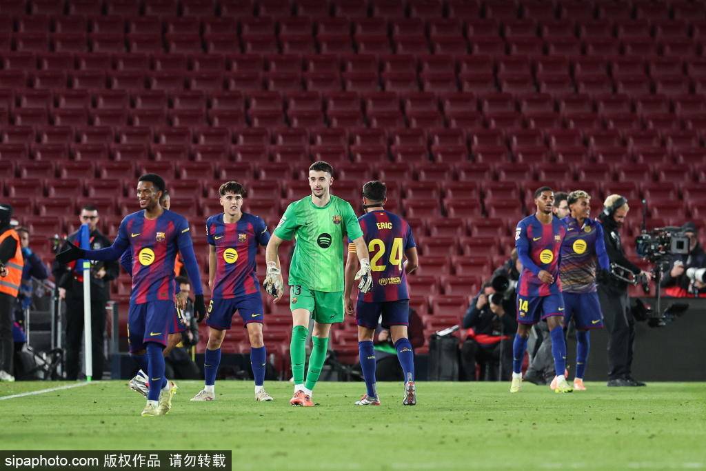 加时末段体能课后；巴塞罗那主帅复盘备战欧冠；管理层满意；心理建设被强调的简单介绍