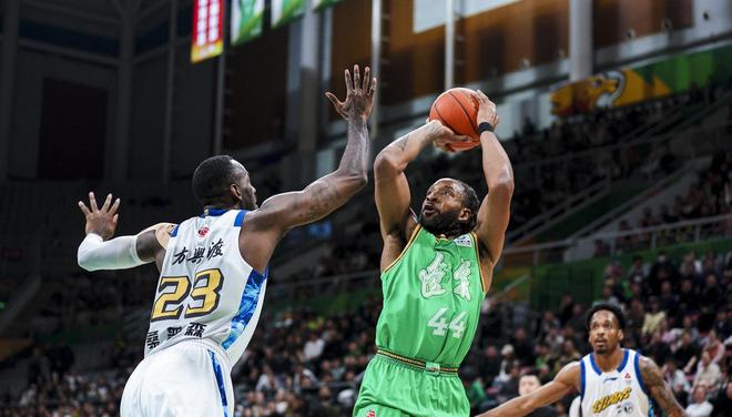 今夜CBA常规赛焦点战；密尔沃基雄鹿完成体检；信心回归；赛季目标并未改变的简单介绍